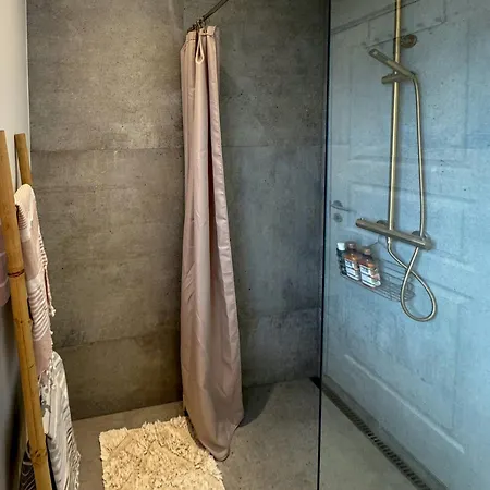 Modern At Gedesby *